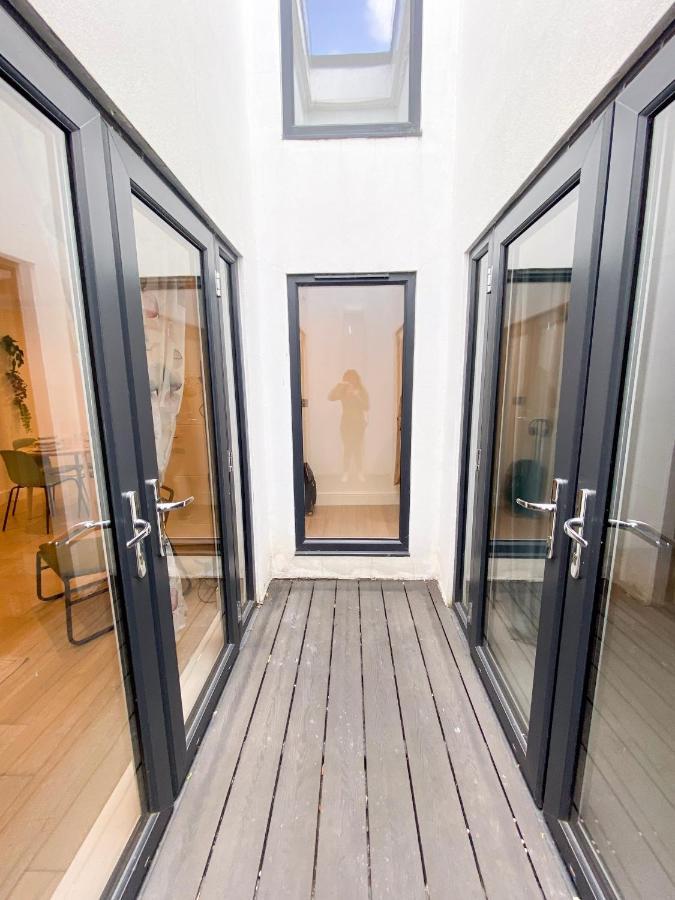 Gorgeous New 2 Bed Flat - 2 August House * Londen