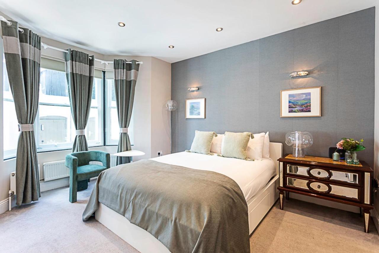 Stunning Flat In The Heart Of Parsons London