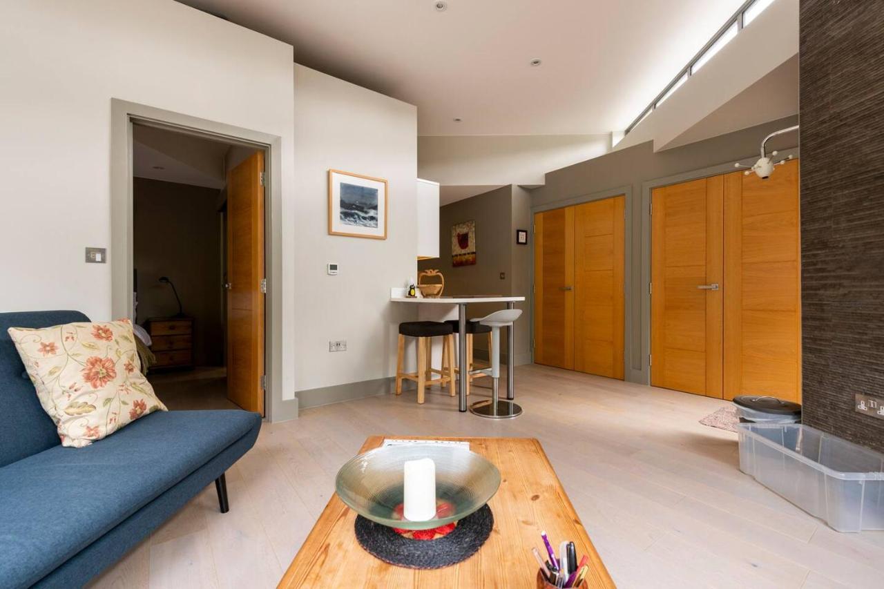 Villaer The House - Crouch End London