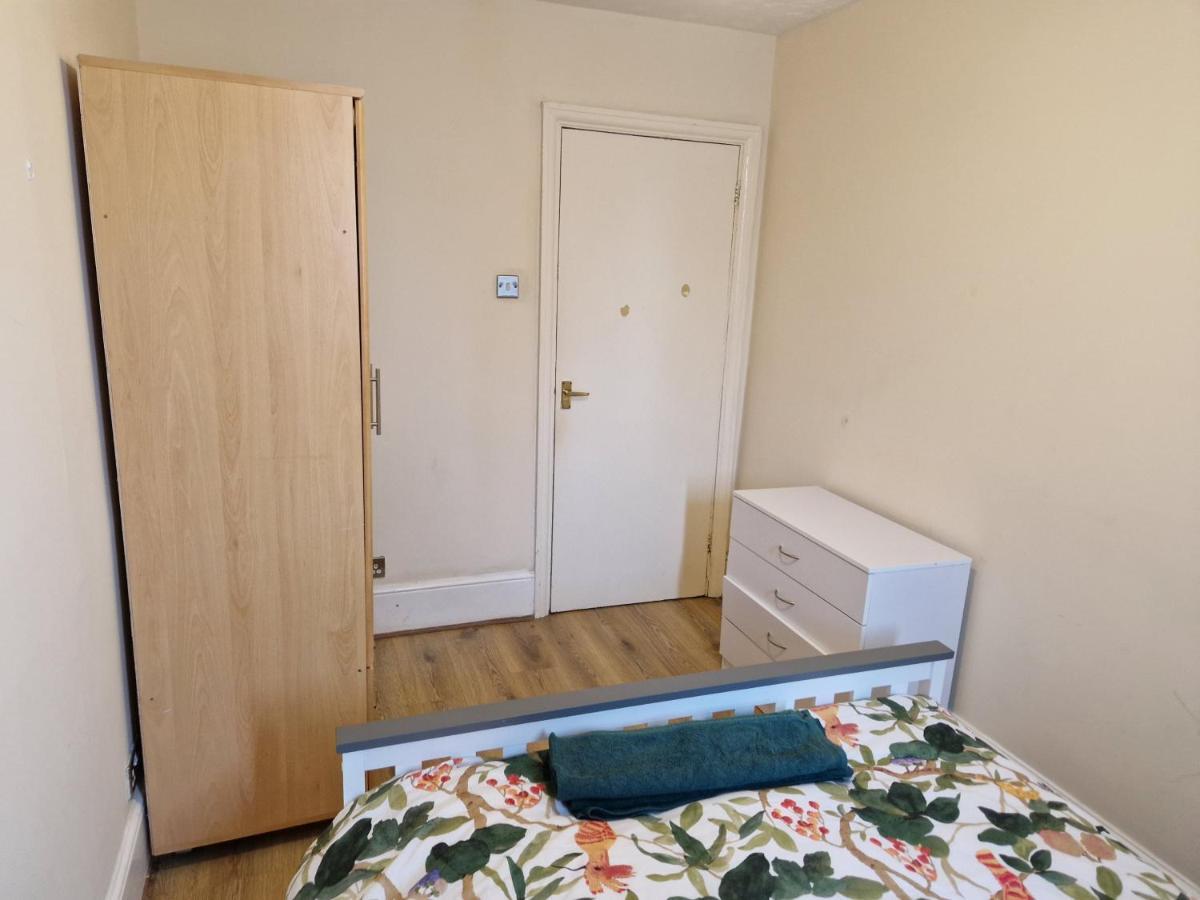 Apartment A Discreet Flat For The Family. *