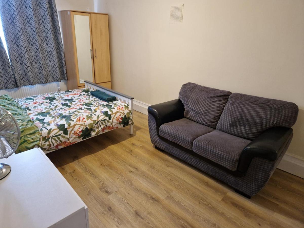A Discreet Flat For The Family. Apartment