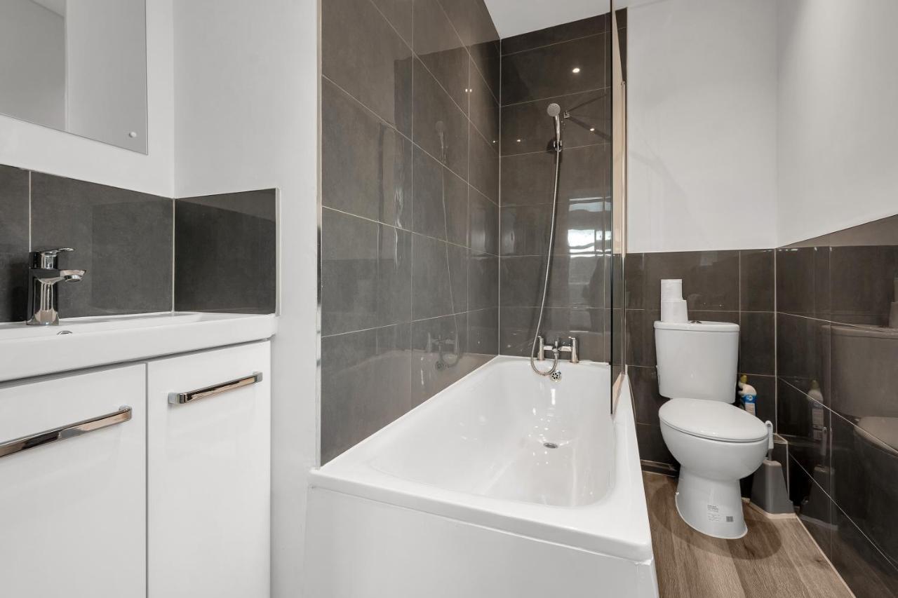Modern In South West Wandsworth Apartment