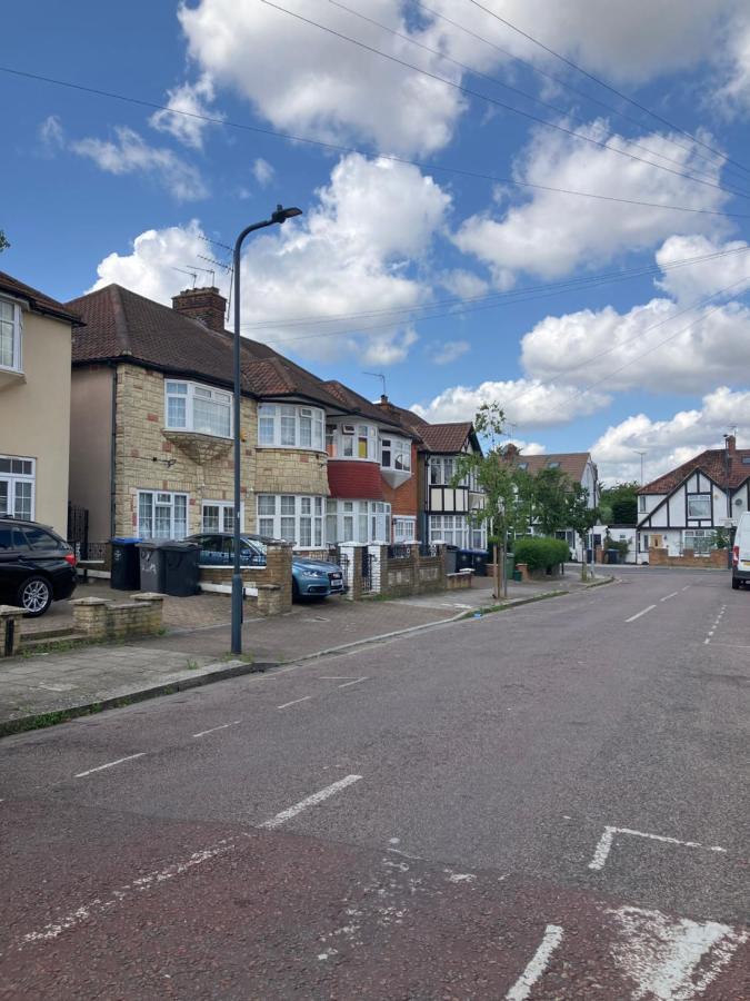 Cosy Self Contained With Private Bathroom 10 Mins To Wembley Stadium * London