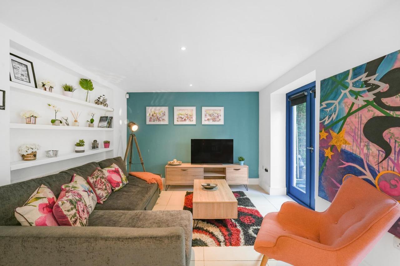 Spacious 2 Bedroom In Camden Apartment London