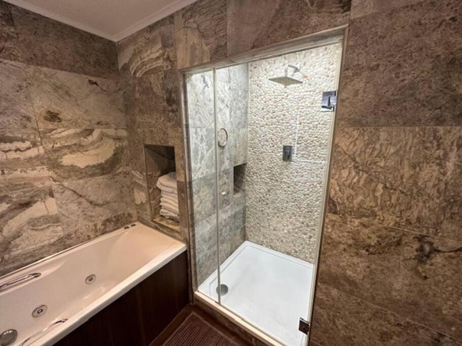 Apartamento Unique Luxury In The Heart Of London. Air Conditioned With Private Garden