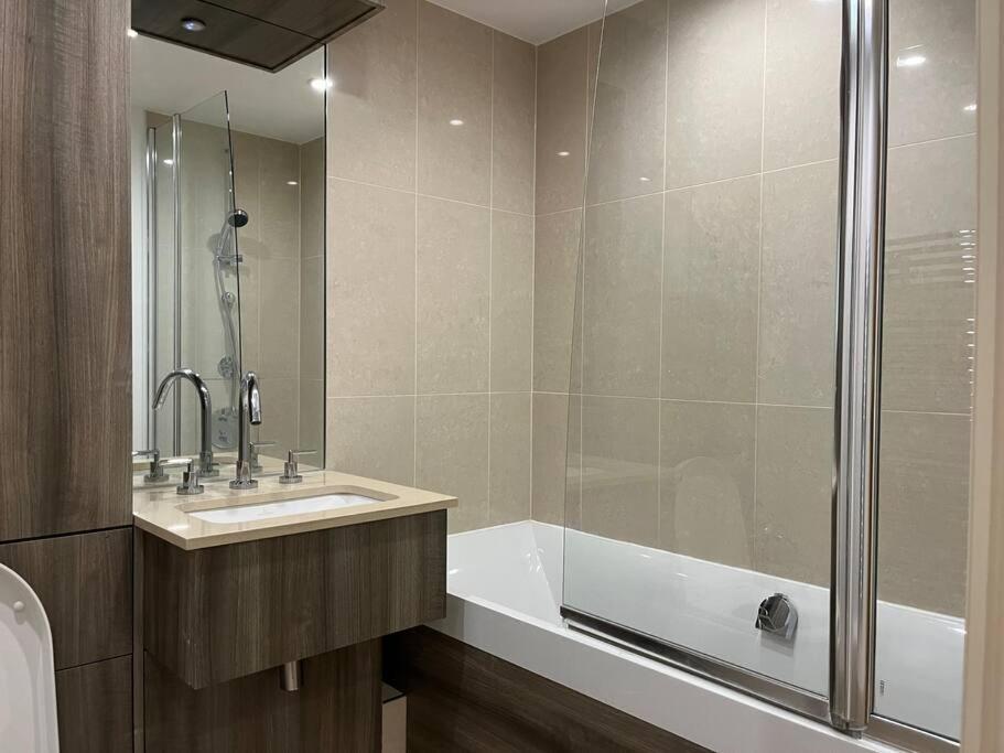 River View Apartment London
