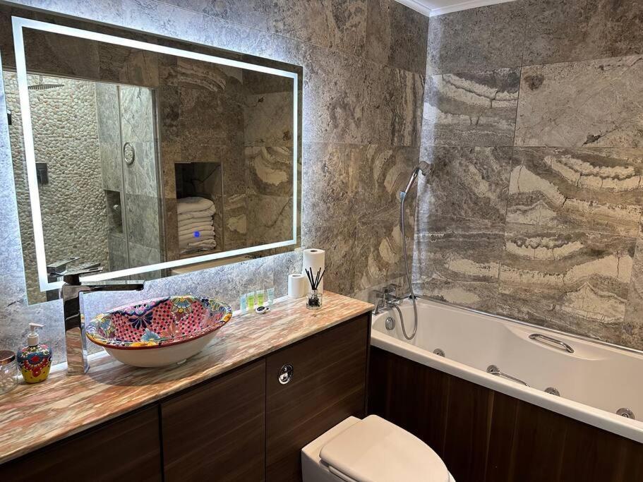 Apartamento Unique Luxury In The Heart Of London. Air Conditioned With Private Garden *