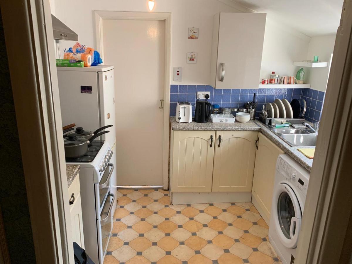 Gjestgiverier Double Bedroom Near The St Street Rail Station *