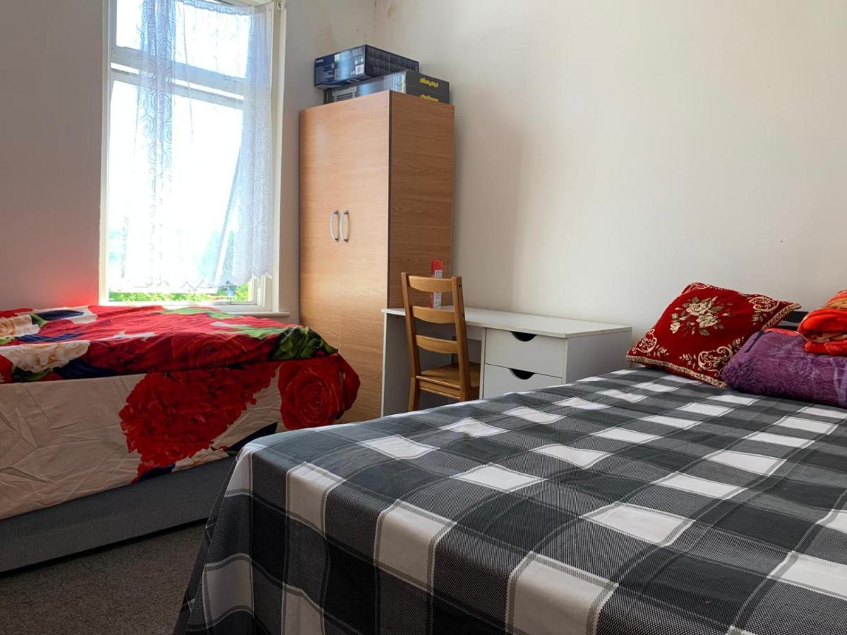 Double Bedroom Near The St Street Rail Station Guest house *
