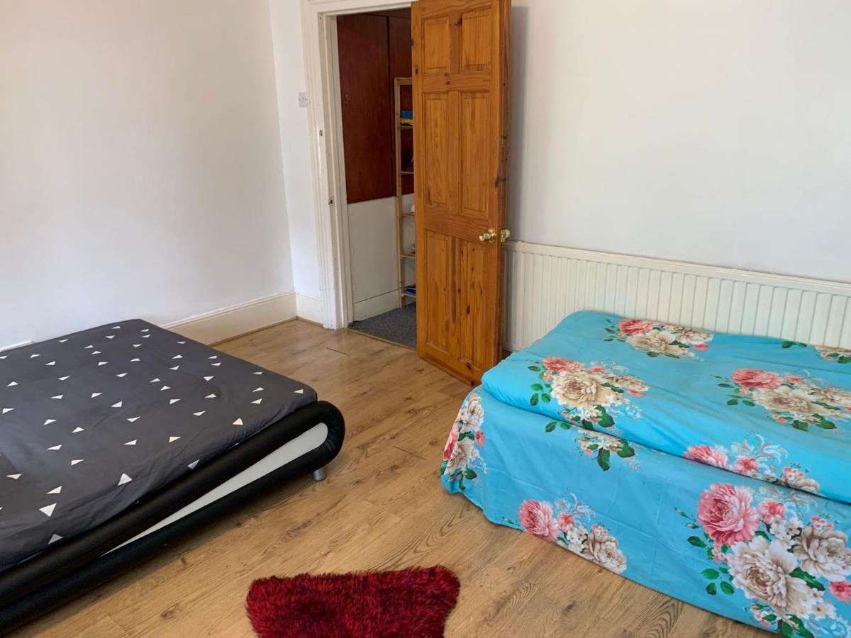 Double Bedroom Near The St Street Rail Station Gjestgiverier