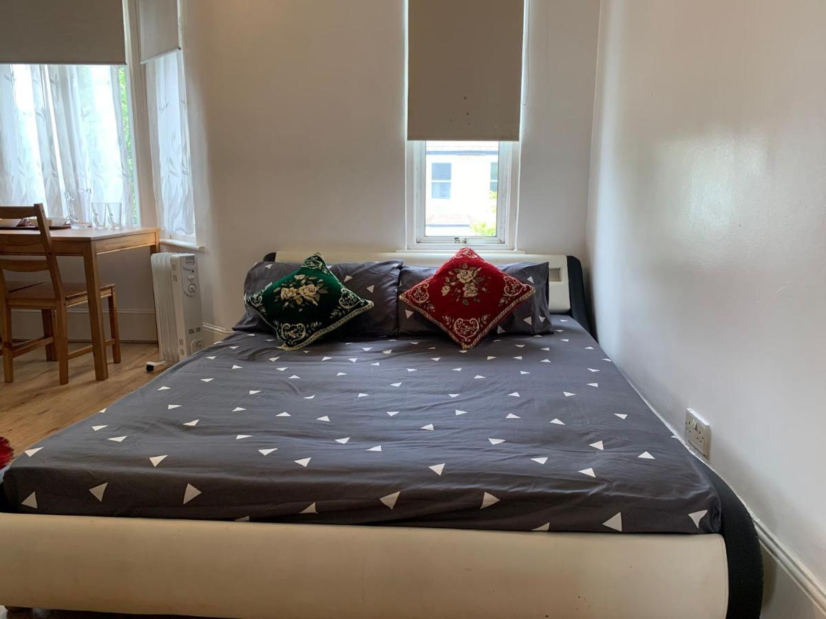 Double Bedroom Near The St Street Rail Station Guest house