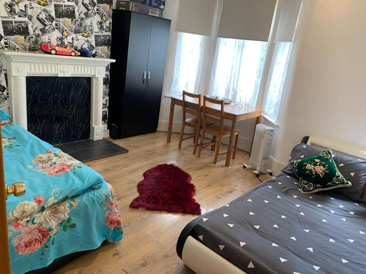 Double Bedroom Near The St Street Rail Station Guest house