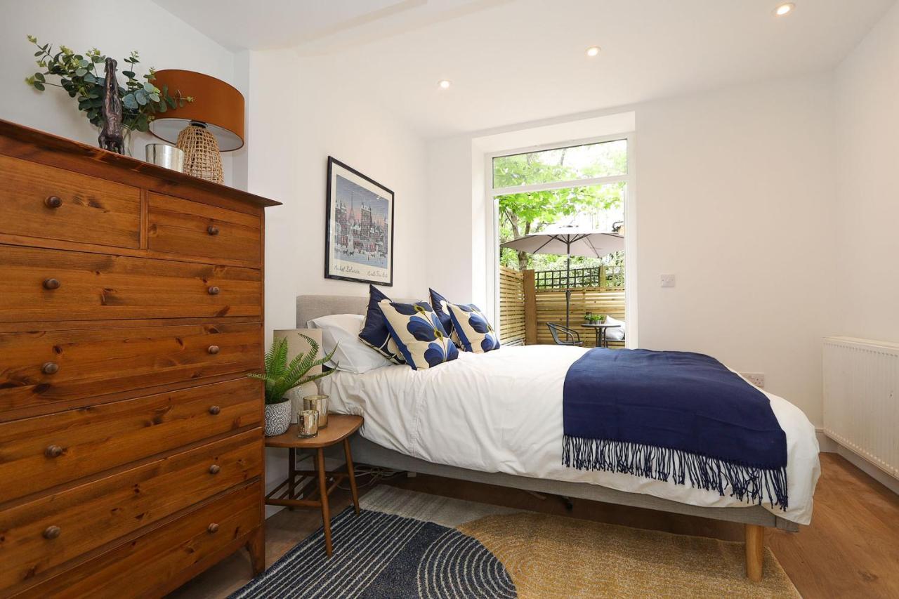 The Secret, 1 Bed Flat With Patio - Zone 2 * London