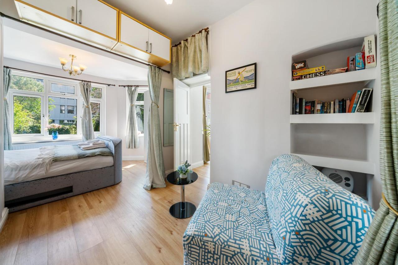 Lovely Garden Apartment In Wimbledon Town Centre With Private Parking By Wimbledon Holiday Lets * London