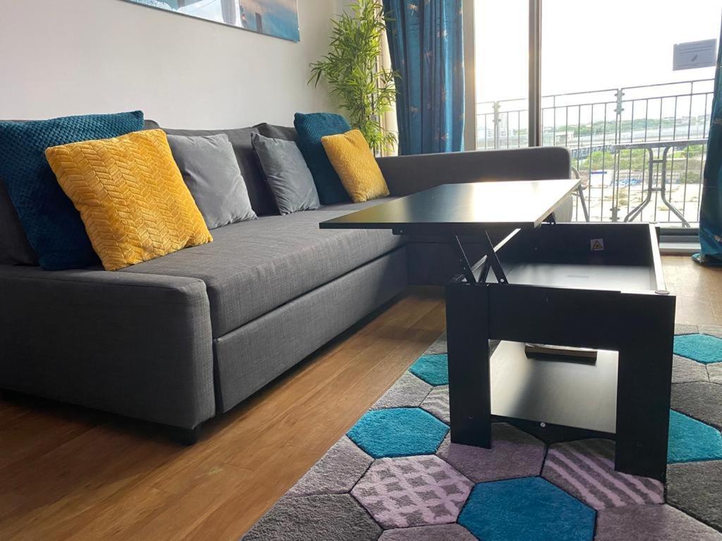 Perfect For Long Business & Family Guests! Parking Stratford Sleeps 6 Guests! Wifi & Netflix * London