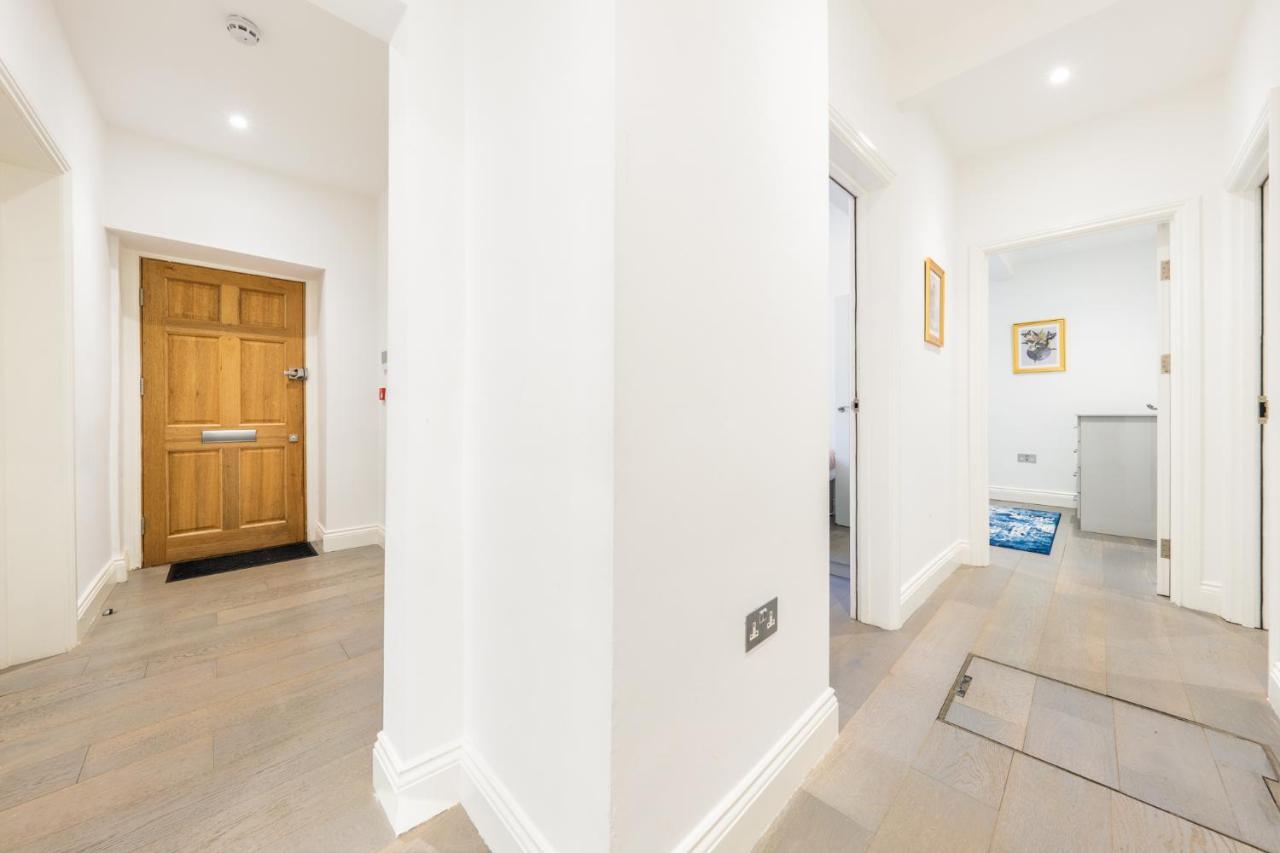 Apartment Modern 3 And 2 Bedroom Flat In Central With Installed Ac