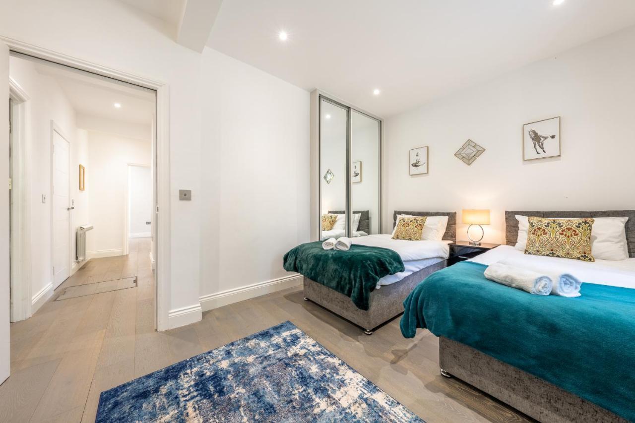Modern 3 And 2 Bedroom Flat In Central With Installed Ac Apartment London