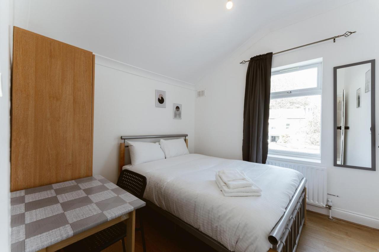Plaistow Cosy Double - 8 *