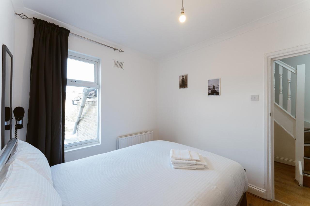 Plaistow Cosy Double - 8 * London
