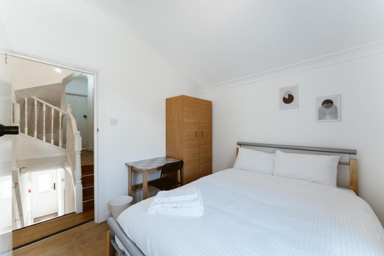Plaistow Cosy Double - 8 *