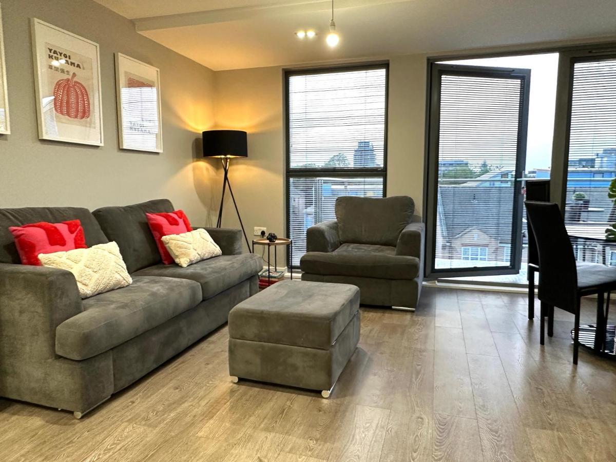 Modern 3 Bed Flat With Private Terrace In Shoreditch Londen
