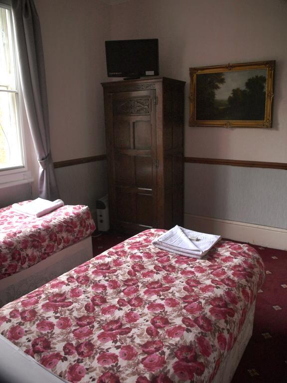 Oakley Hotel 3*