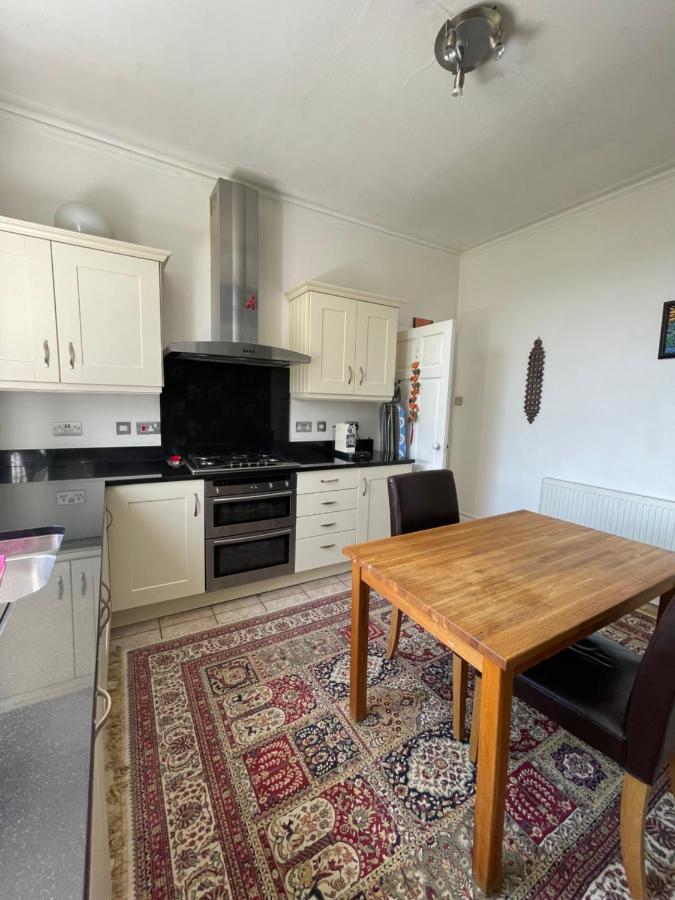 Camden Bachelor Pad , Location In Camden , Ideal Space For Small Family Apartment London