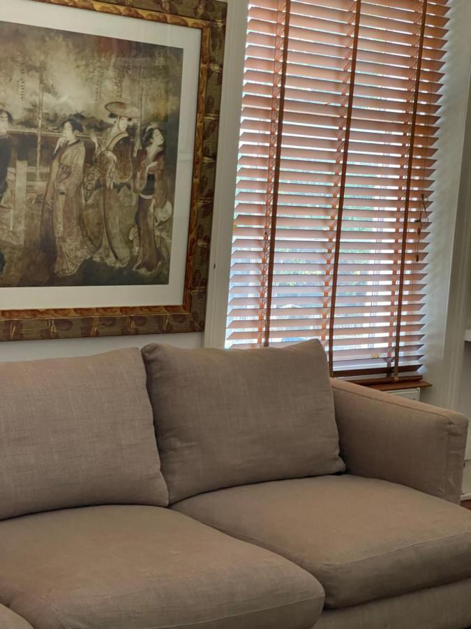 Camden Bachelor Pad , Location In Camden , Ideal Space For Small Family *