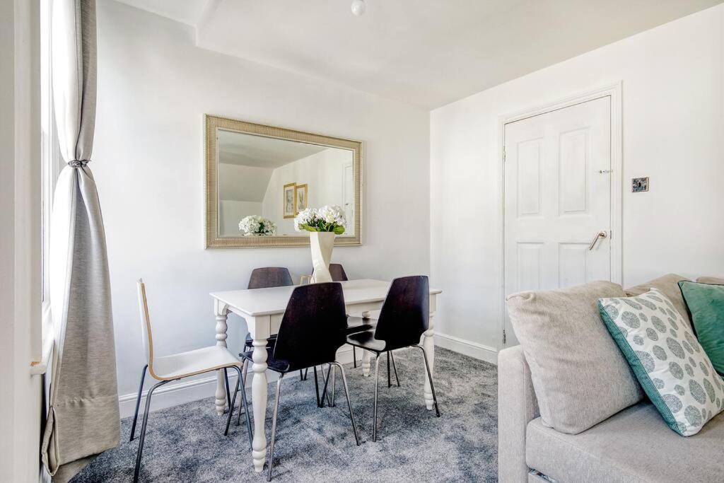 3 Bed Flat Near Chelsea Leilighet *