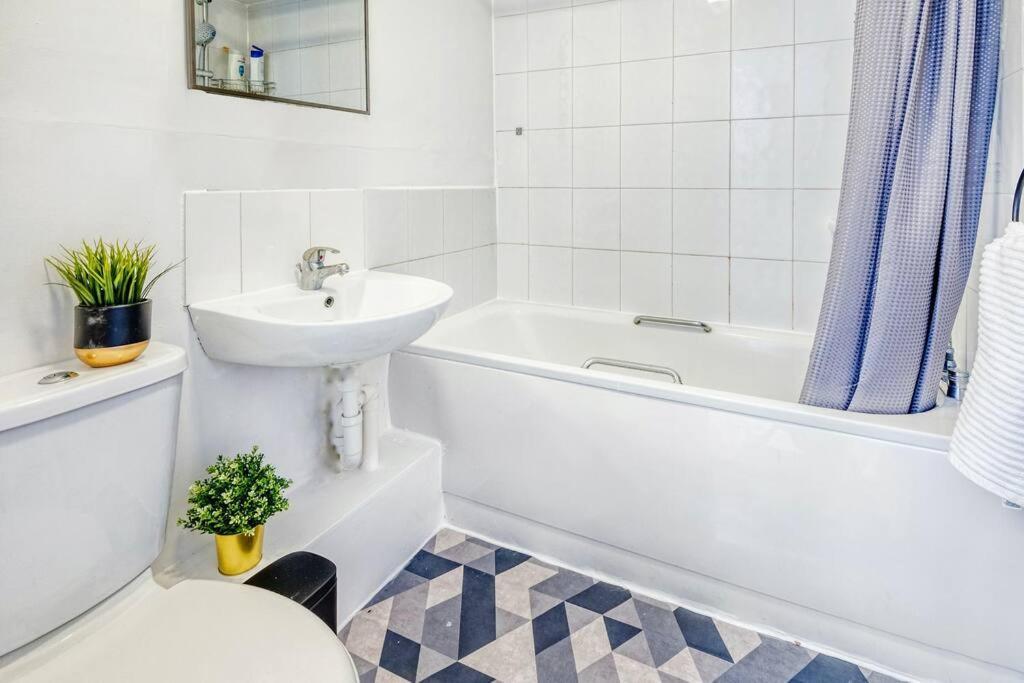 3 Bed Flat Near Chelsea Leilighet *