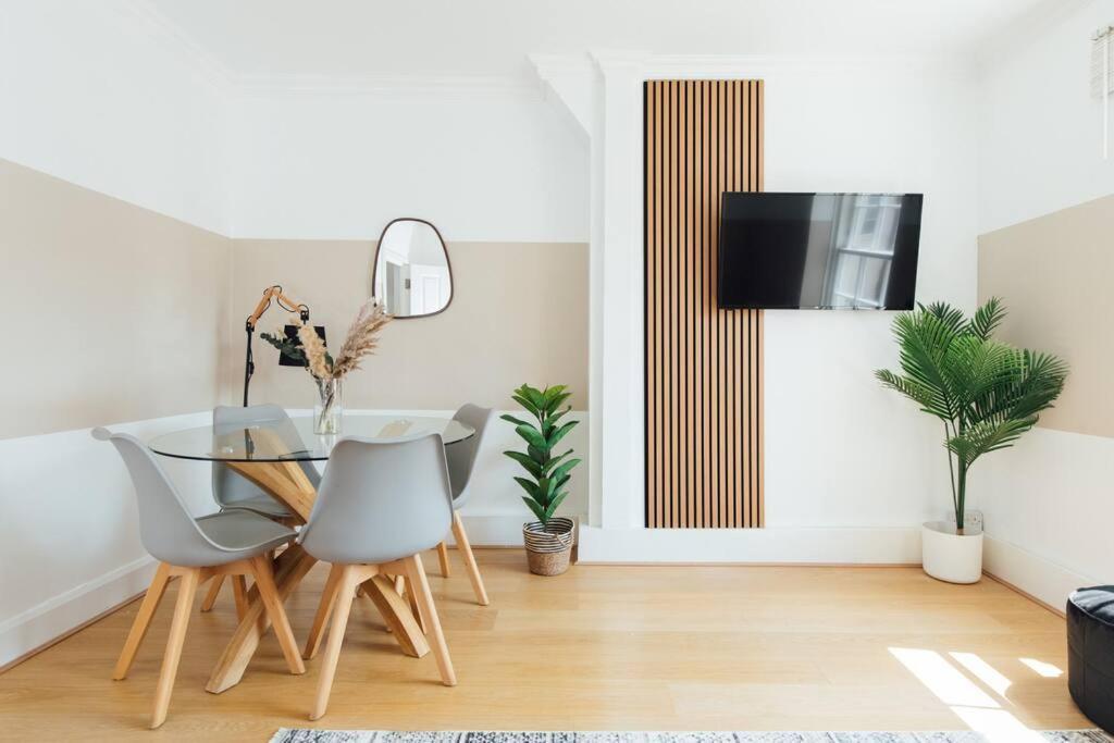 Charming 2 Bedroom Flat In The Heart Of Kings Cross, * Londen