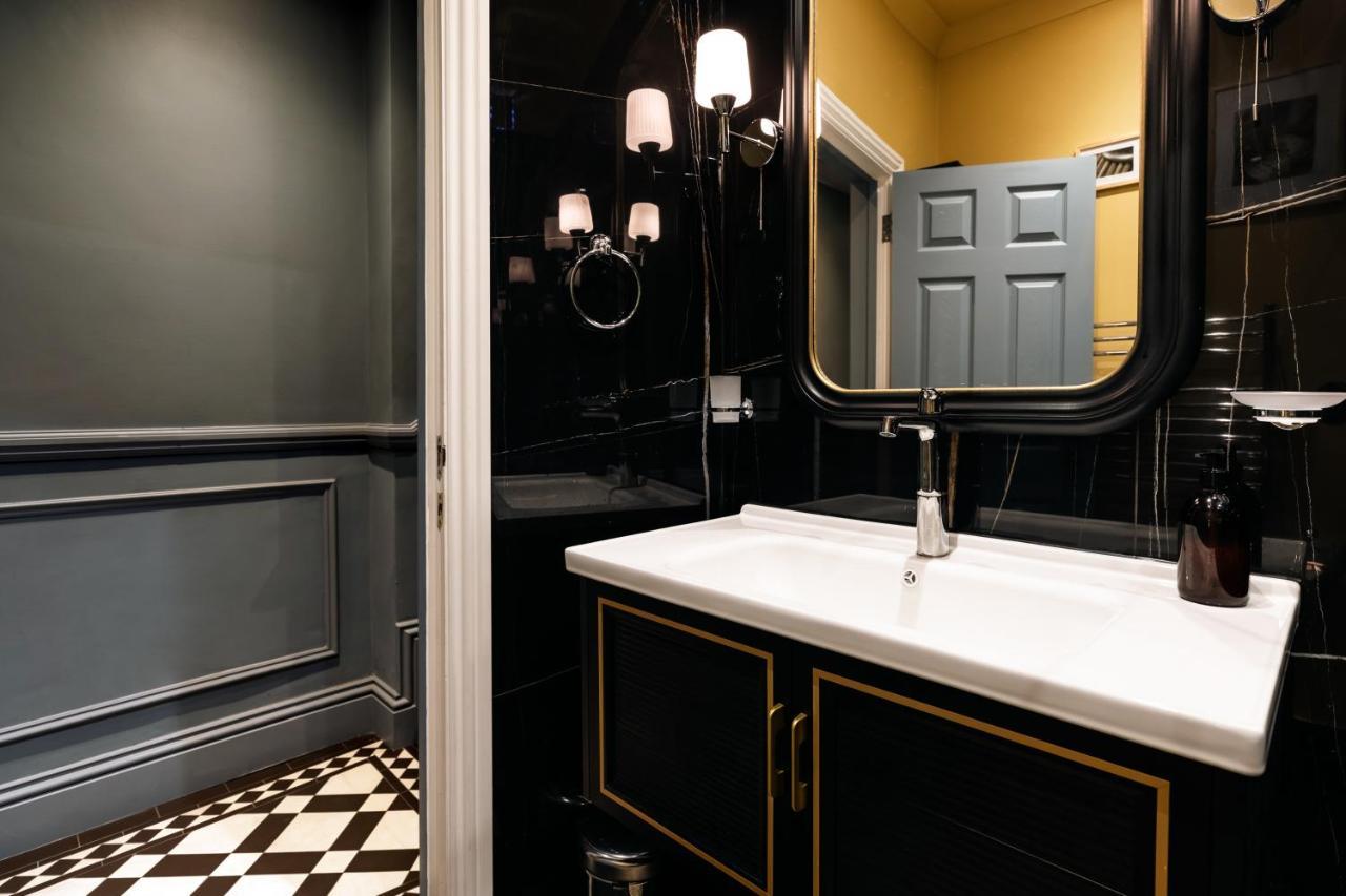 Stylish 2-bed In Apartment *