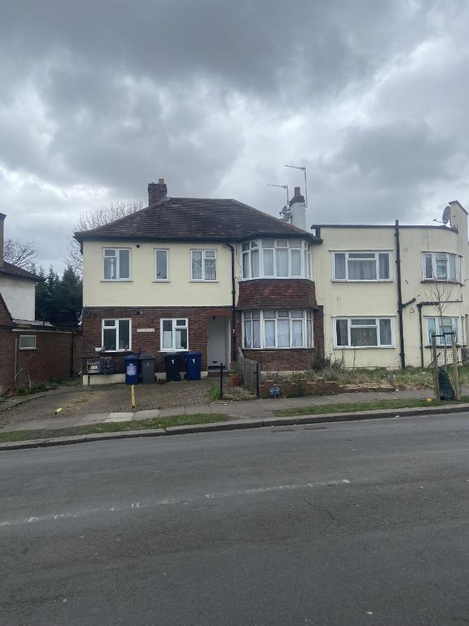 Grey Double Bedroom * Londen