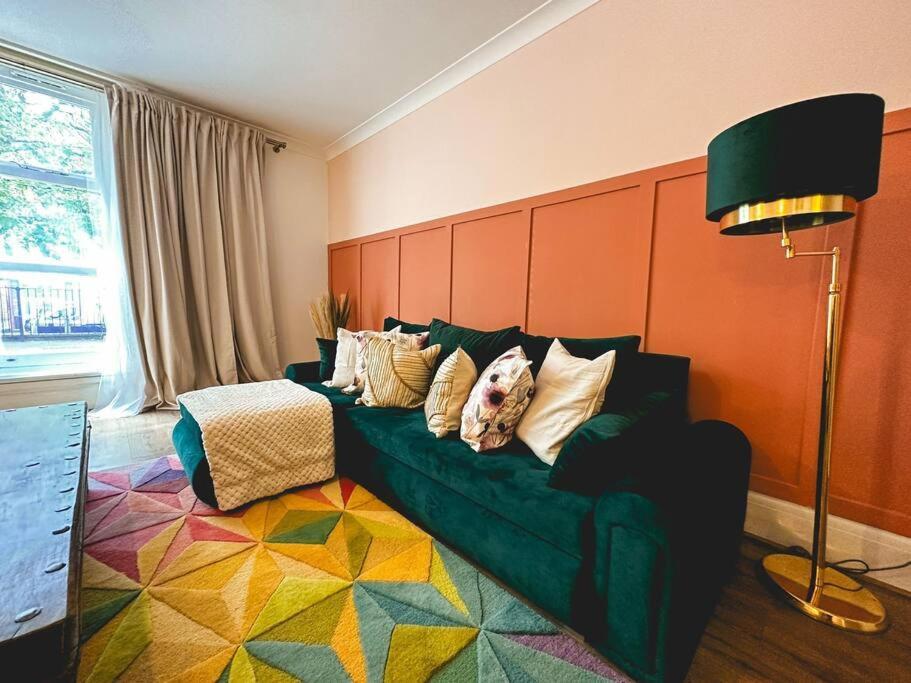 Charming Spacious 2br Flat Near Station Parking Apartment London