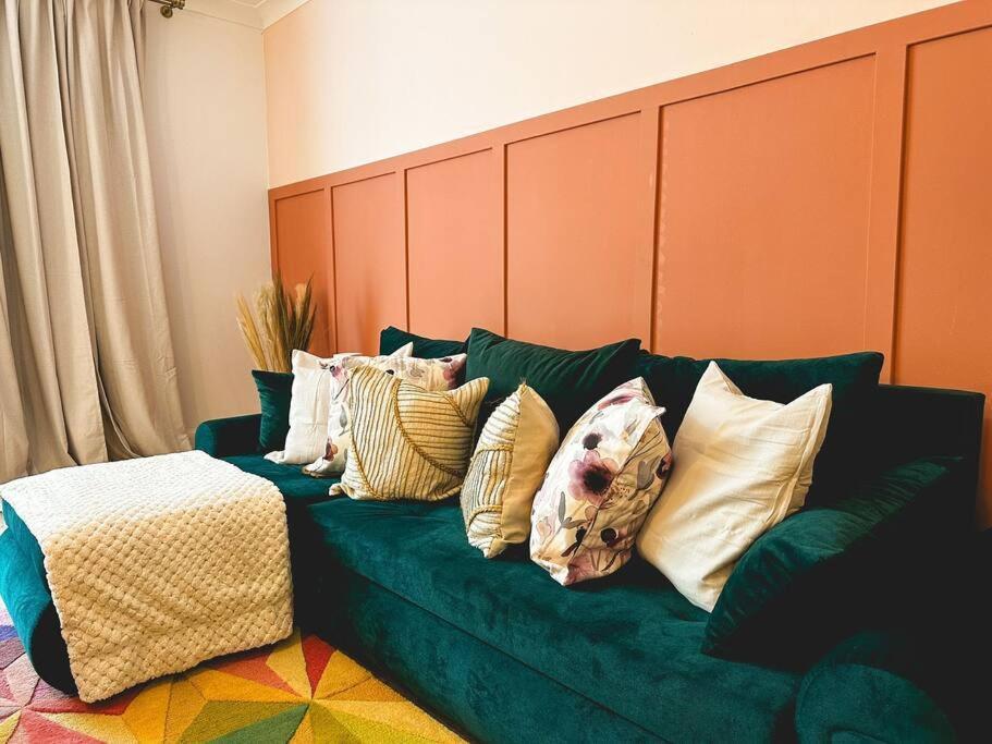 Charming Spacious 2br Flat Near Station Parking Apartment