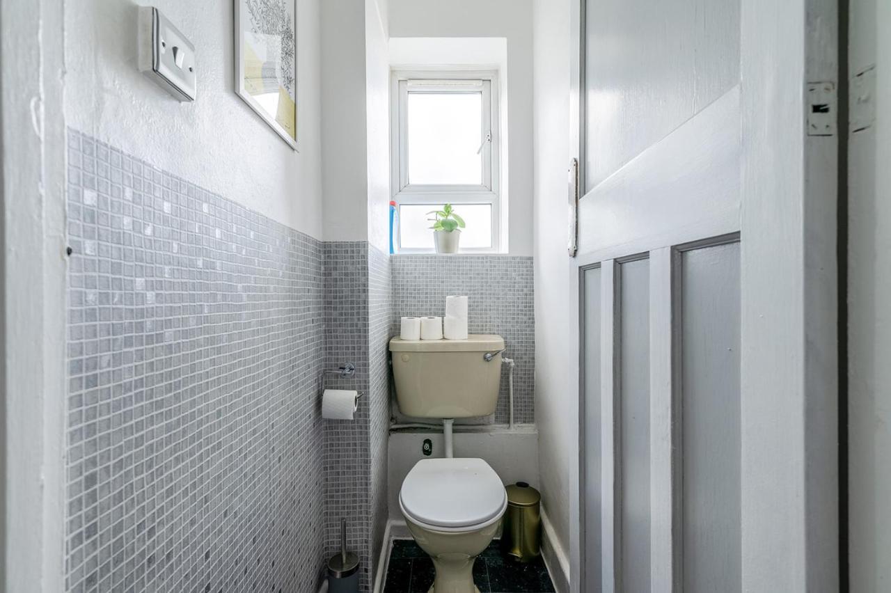 Astonishing Two Bedroom In Nelson Apartment