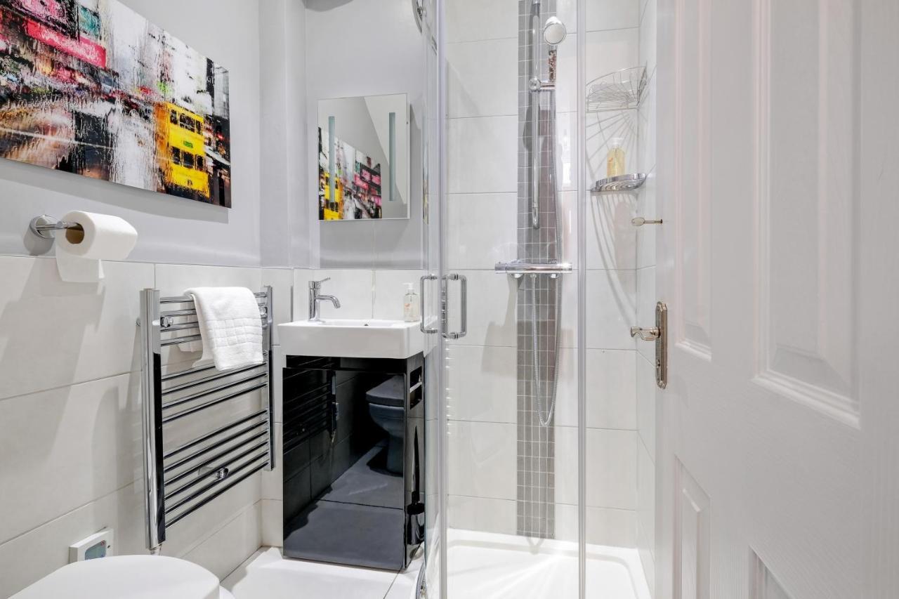 Luxury 3 Bedroom 2 Bathroom House, Fulham By 360stays London