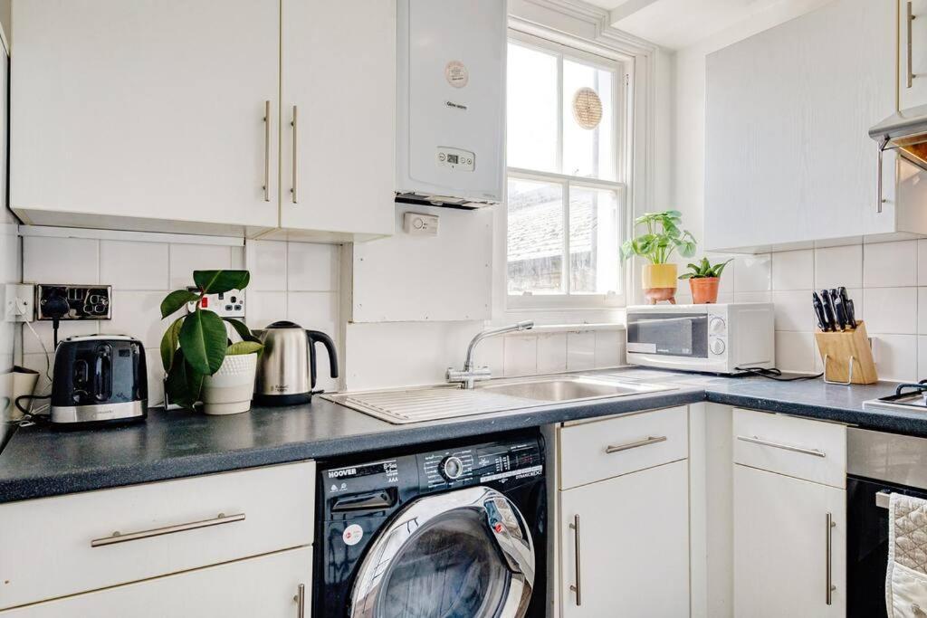 3 Bed Flat Near Chelsea Leilighet