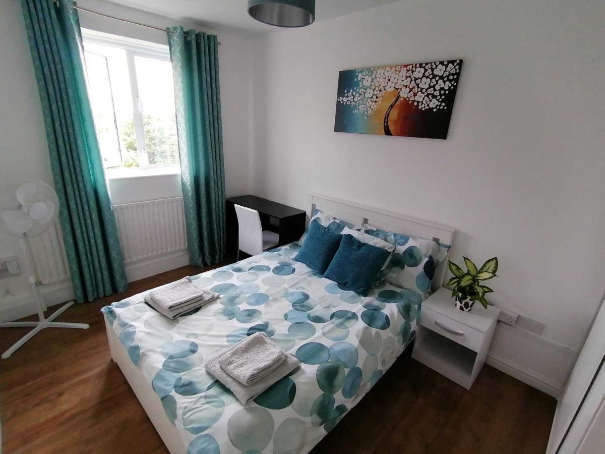White Apartment, Your * London