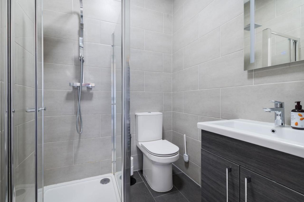 Apartment Bright & Spacious 2-Bed, 2-Bath In The Heart Of Central London - Whole Apartment London