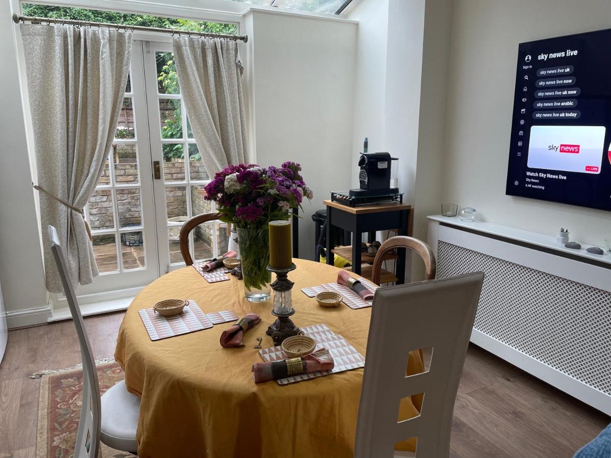 Leilighet Homely 2 Levels Flat W Private Garden