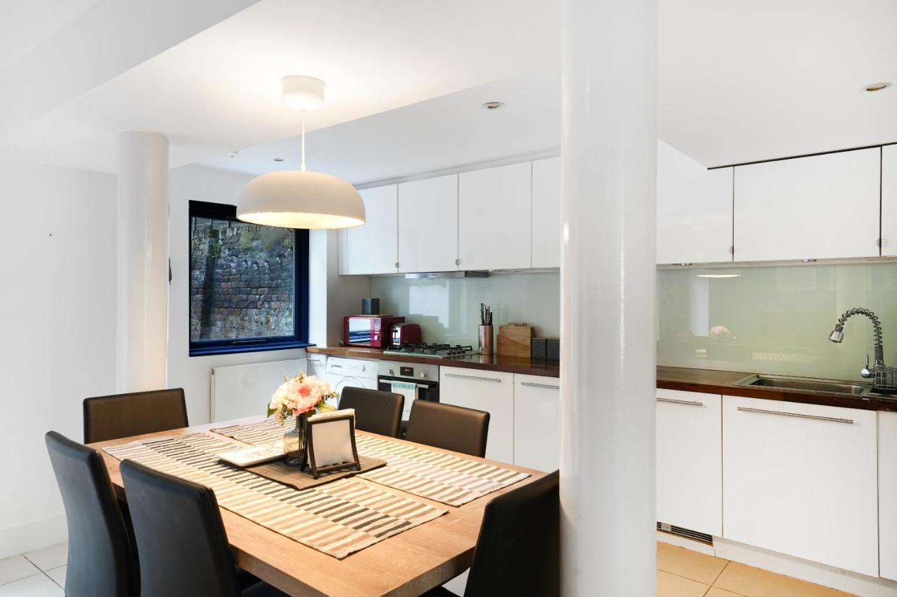 Spacious 2 Bedroom In Camden Apartment *