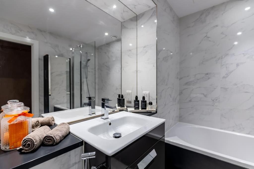 Luxury 2 Bed Apartment, Chelsea. * London