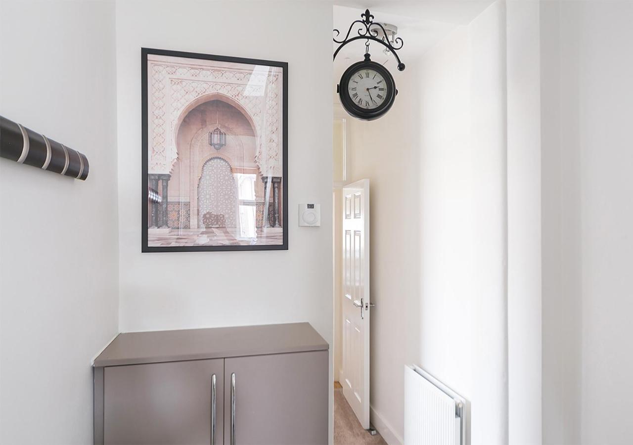 Luxury Chiswick 2 Bed Victorian Flat Apartment