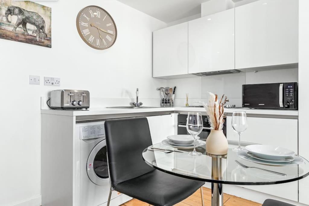 Spacious And Delightful Sleep 5 Piccadilly Vrc Leilighet London