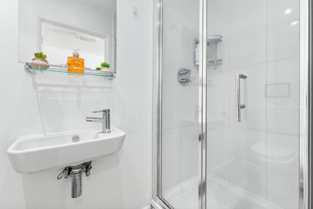 Spacious And Delightful Sleep 5 Piccadilly Vrc Leilighet London