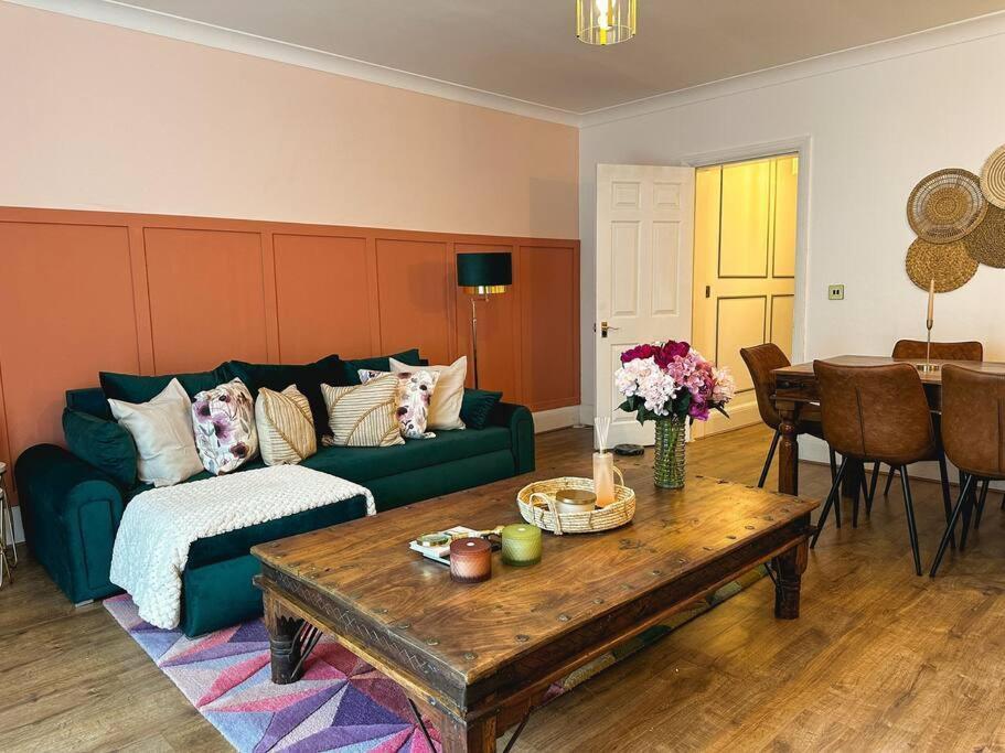 Apartment Charming Spacious 2br Flat Near Station Parking London