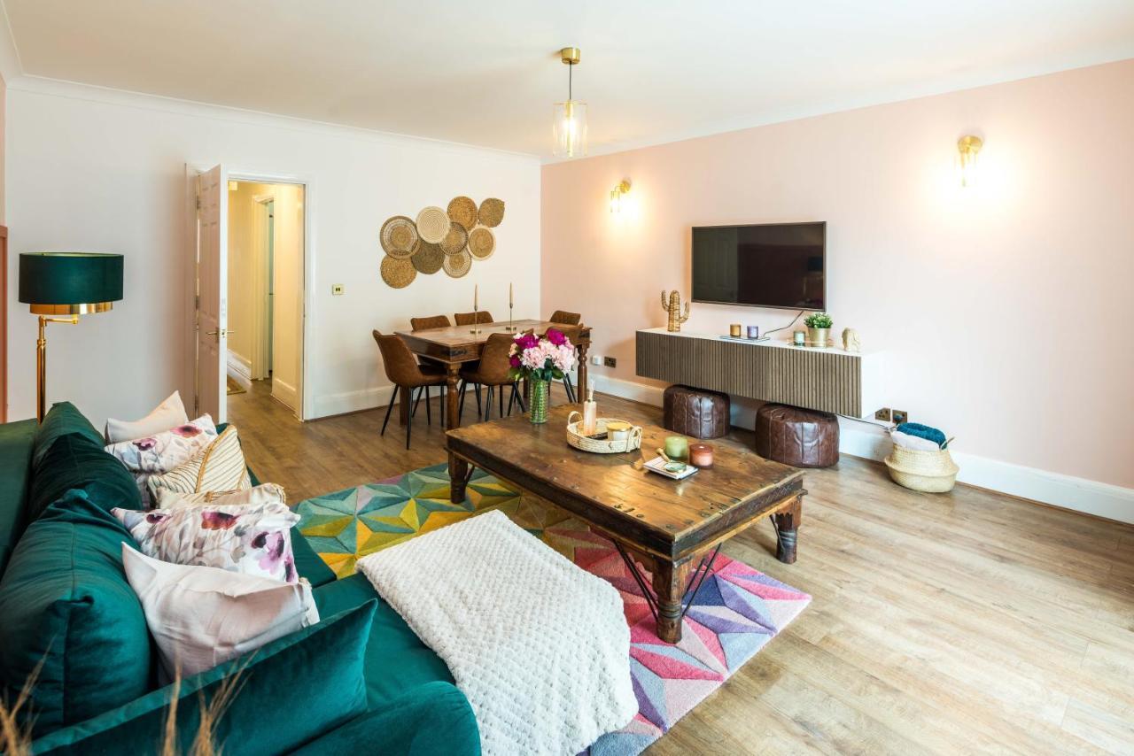 Charming Spacious 2br Flat Near Station Parking London