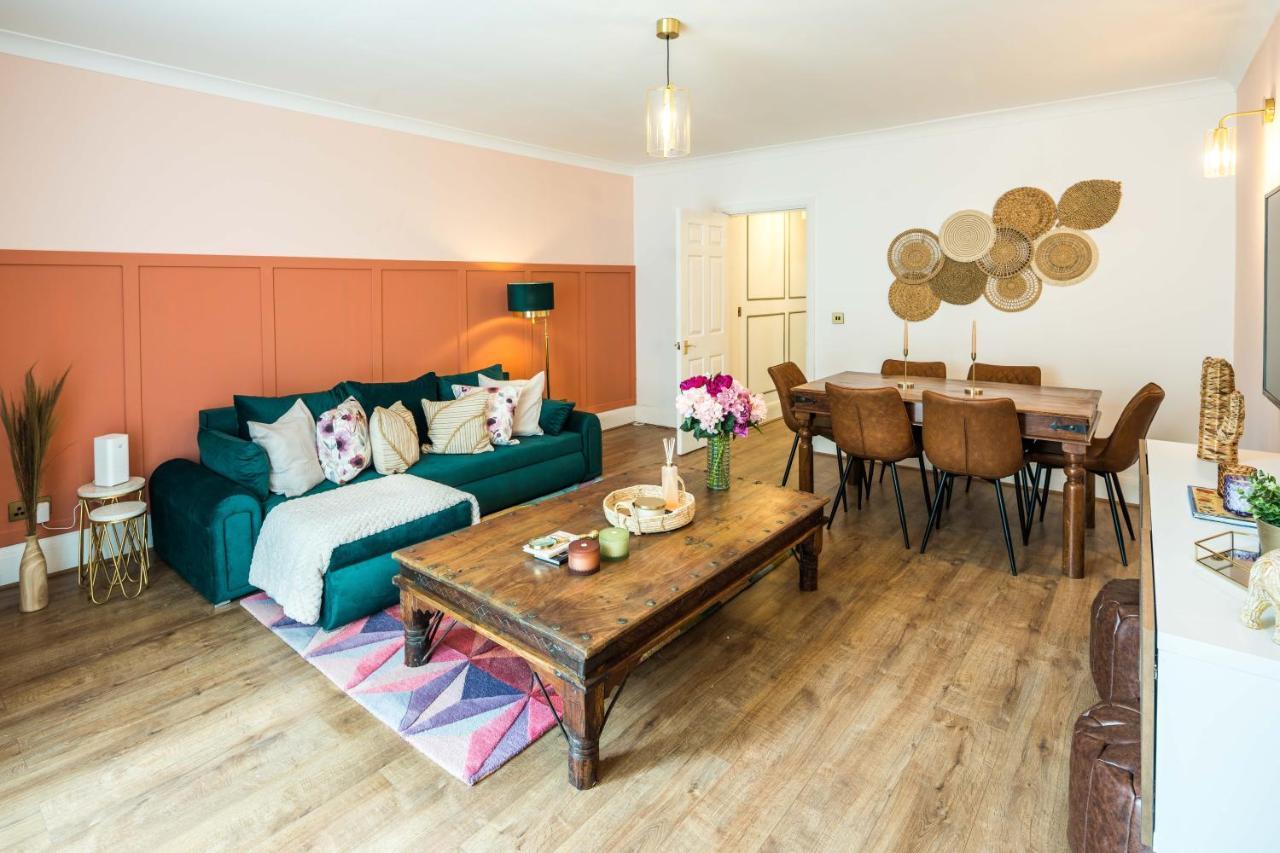 Charming Spacious 2br Flat Near Station Parking Apartment London