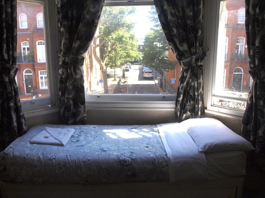 Oakley Hotel London